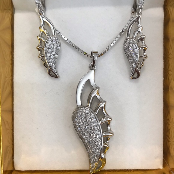 Pendant and earrings set - Picture 1 of 3